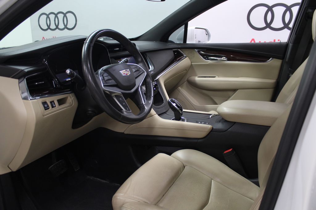 Thumbnail: 2017 Cadillac XT5 - 9