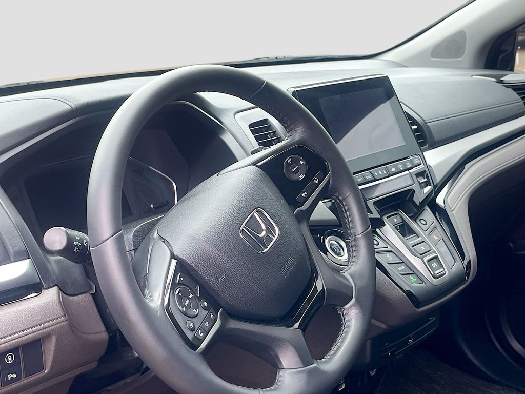Used 2023 Silver Honda Touring image 9