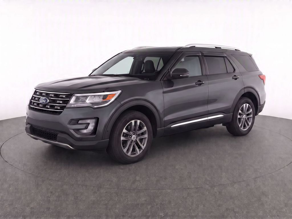 Used 2016 Magnetic Ford XLT image 2