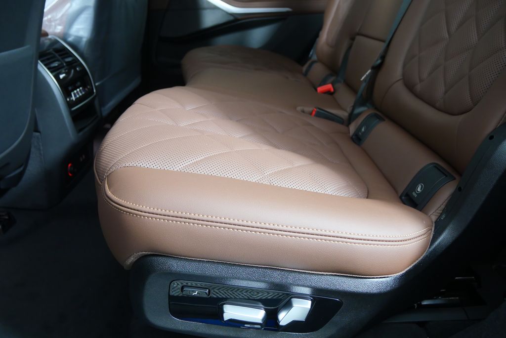 2026 BMW X7 xDrive40i 14