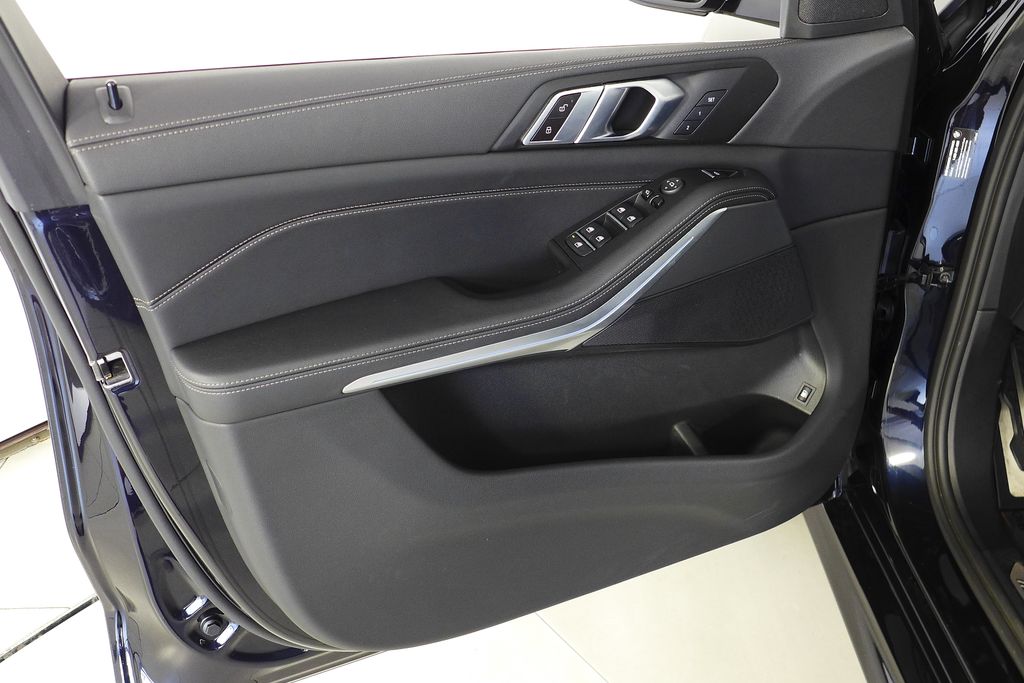 Thumbnail: 2023 BMW X5 - 11