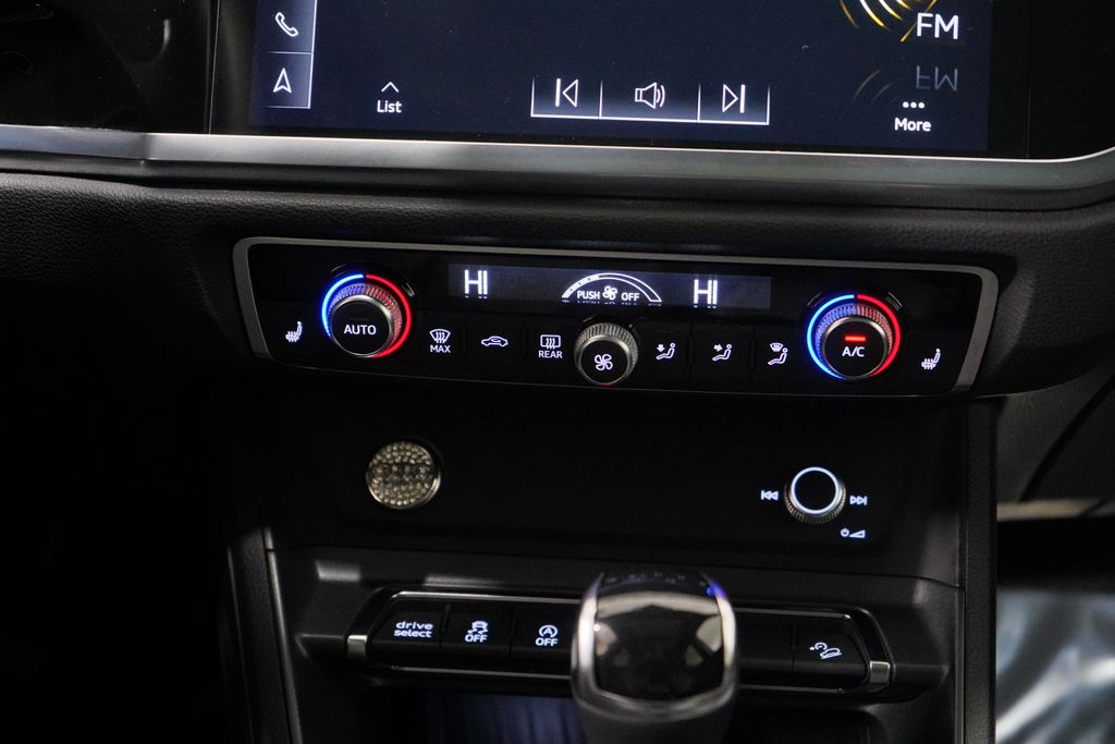 Thumbnail: 2019 Audi Q3 - 13