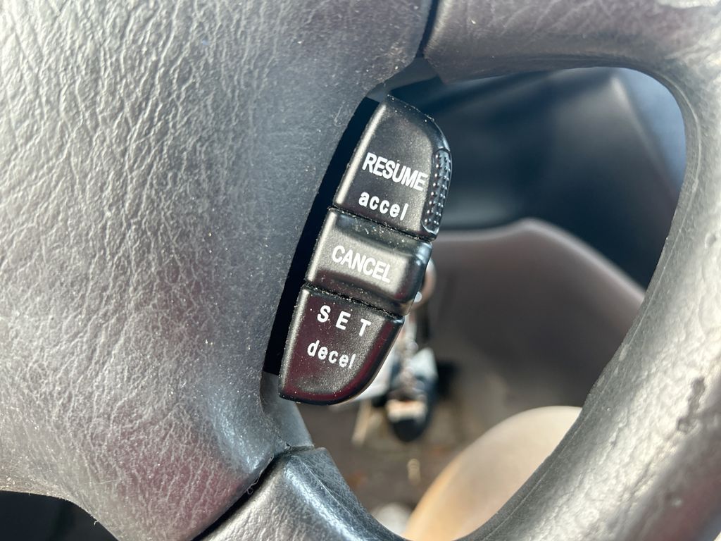 Thumbnail: 2002 Honda Odyssey - 17