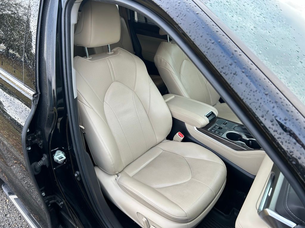 Thumbnail: 2023 Toyota Highlander - 15