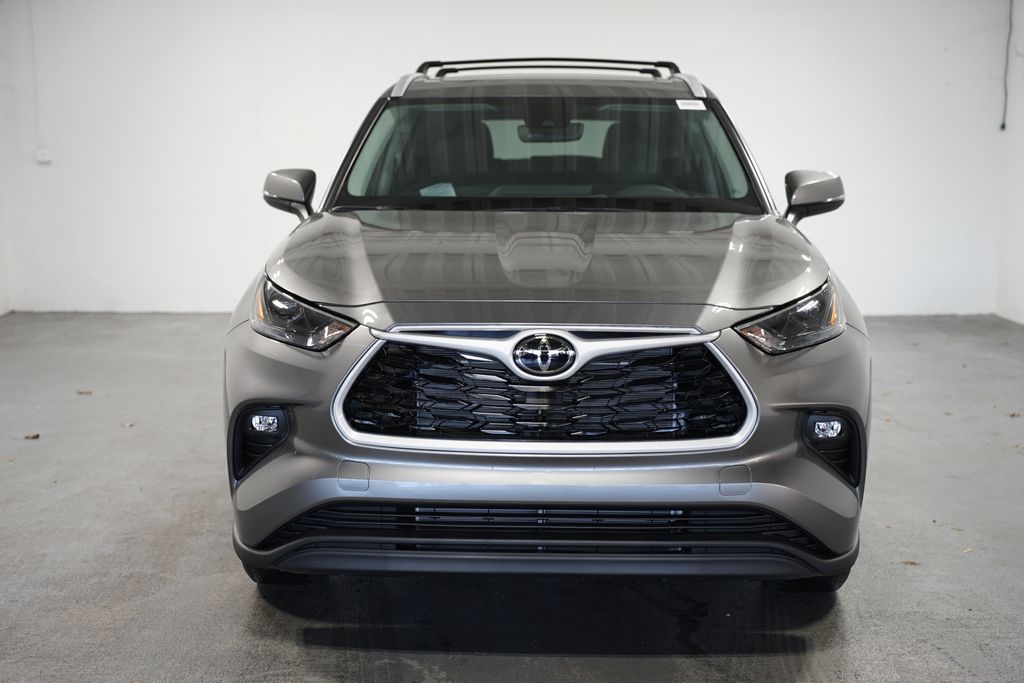 2025 Toyota Highlander XLE 2