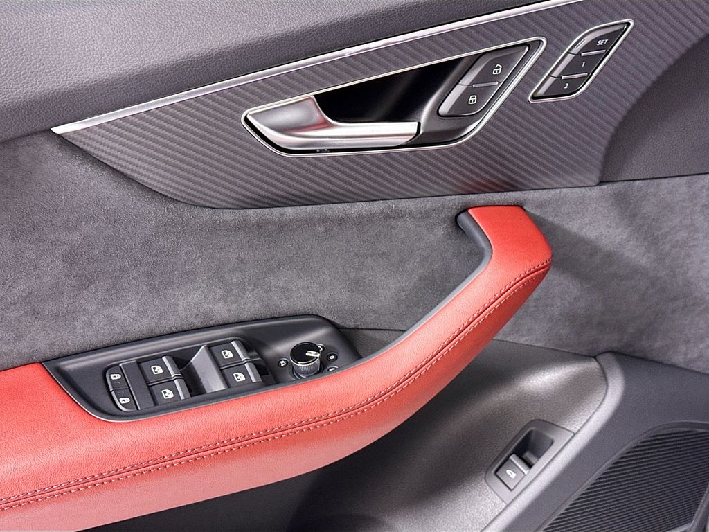 Thumbnail: 2026 Audi SQ7 - 24