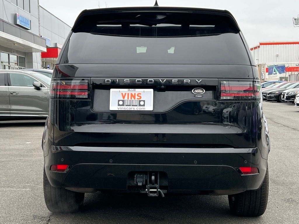 2023 Land Rover Discovery S R-Dynamic photo
