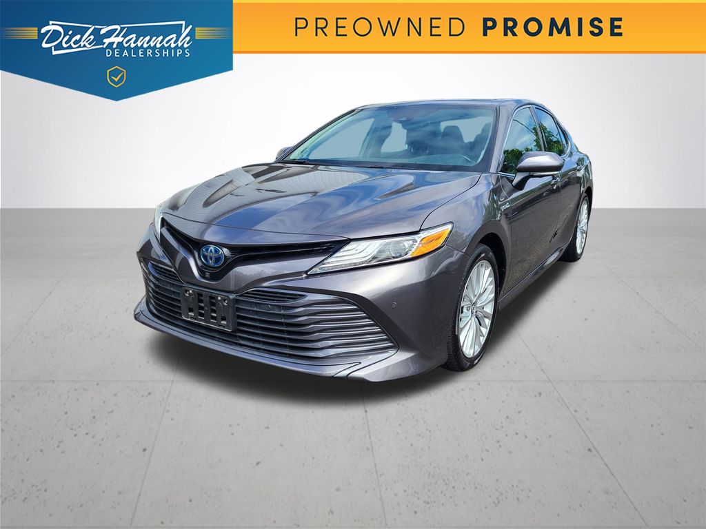 2020 Toyota Camry Hybrid XLE