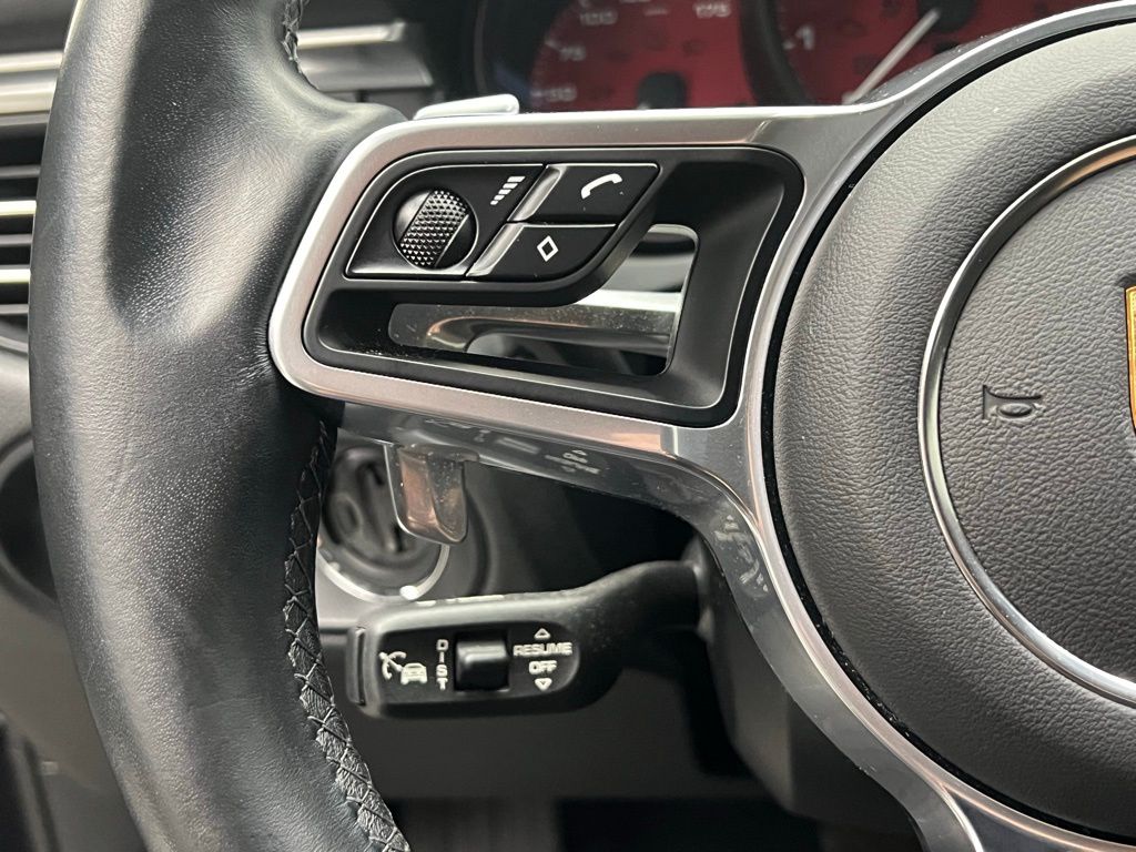 Thumbnail: 2021 Porsche Macan - 8