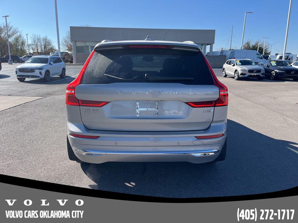 2023 Volvo XC60 B5 Plus photo 2