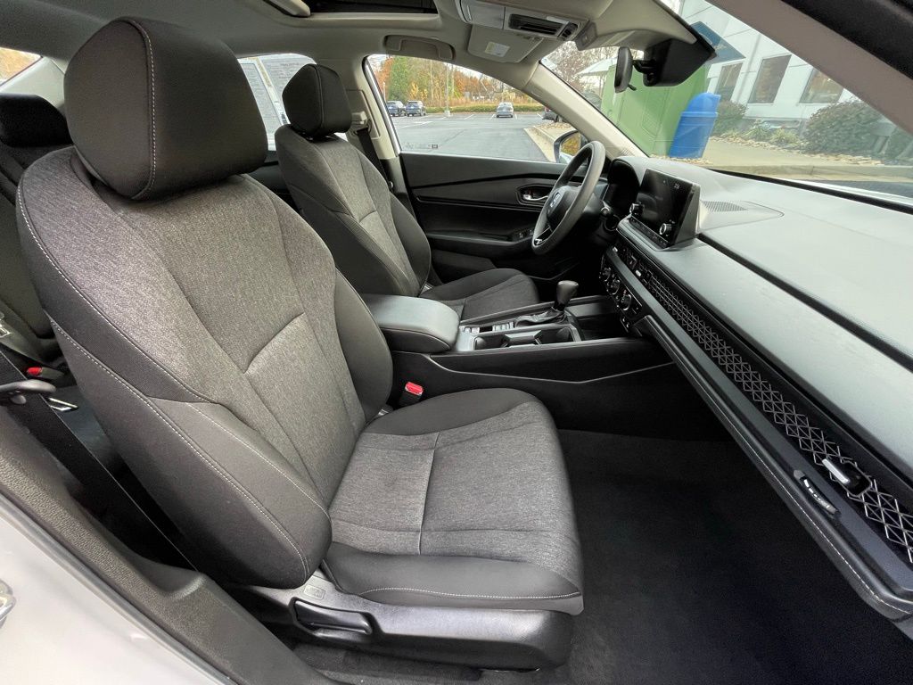 Thumbnail: 2025 Honda Accord - 32