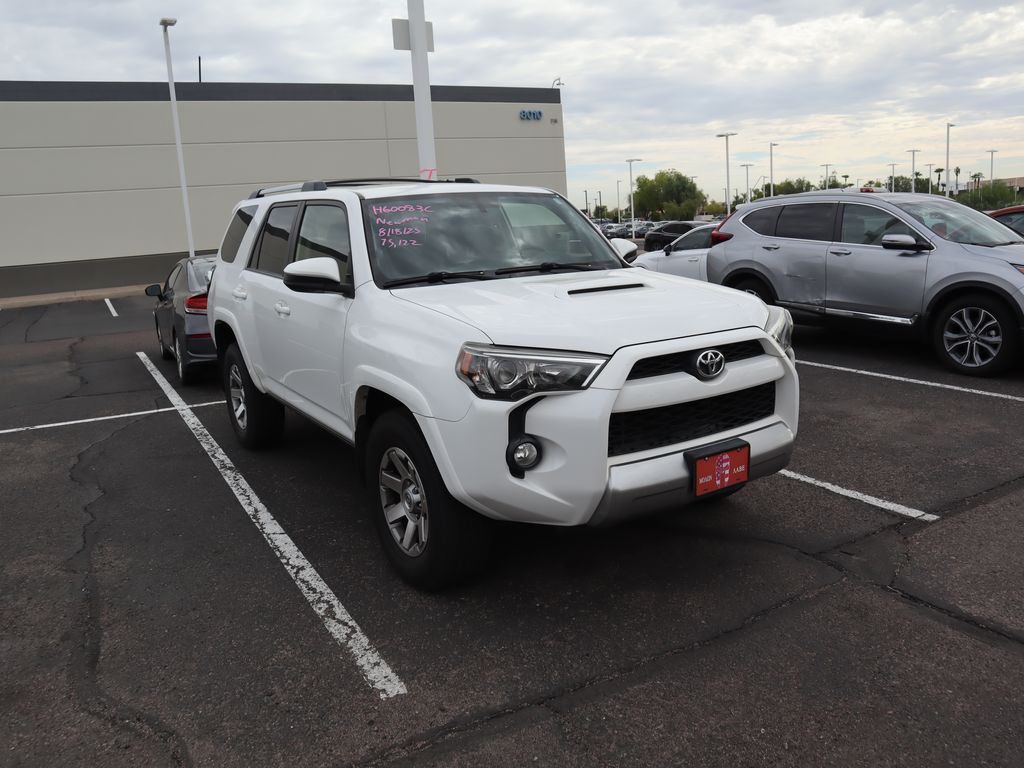Thumbnail: 2015 Toyota 4Runner - 3