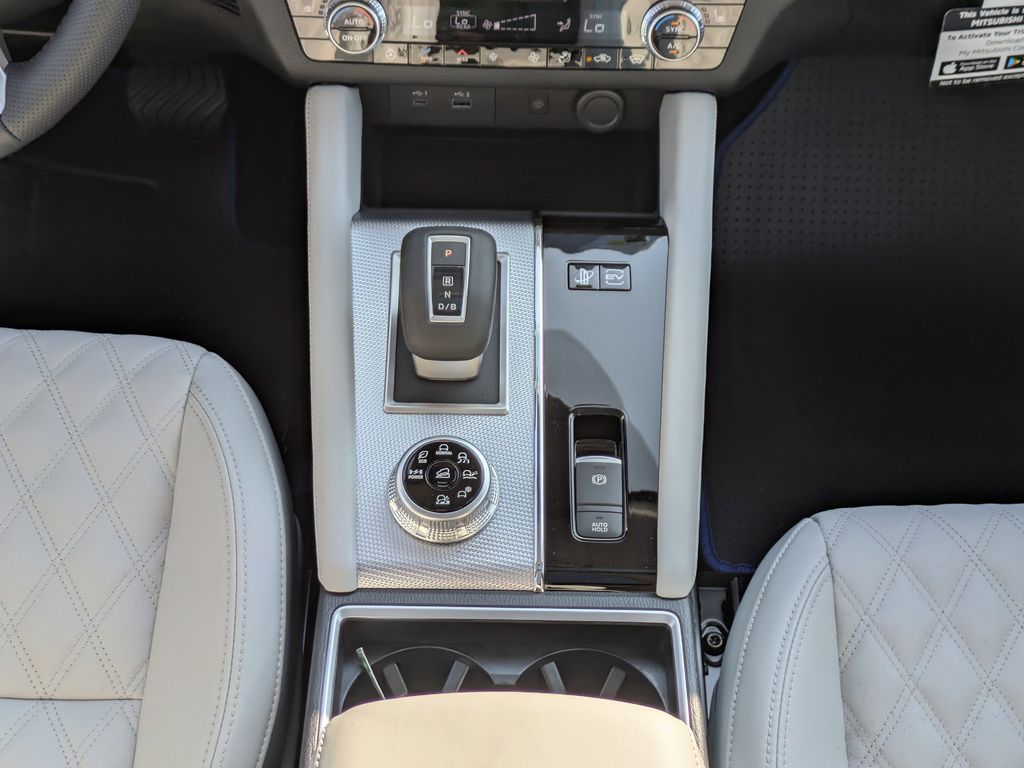 New 2025 Mitsubishi Outlander PHEV SUV