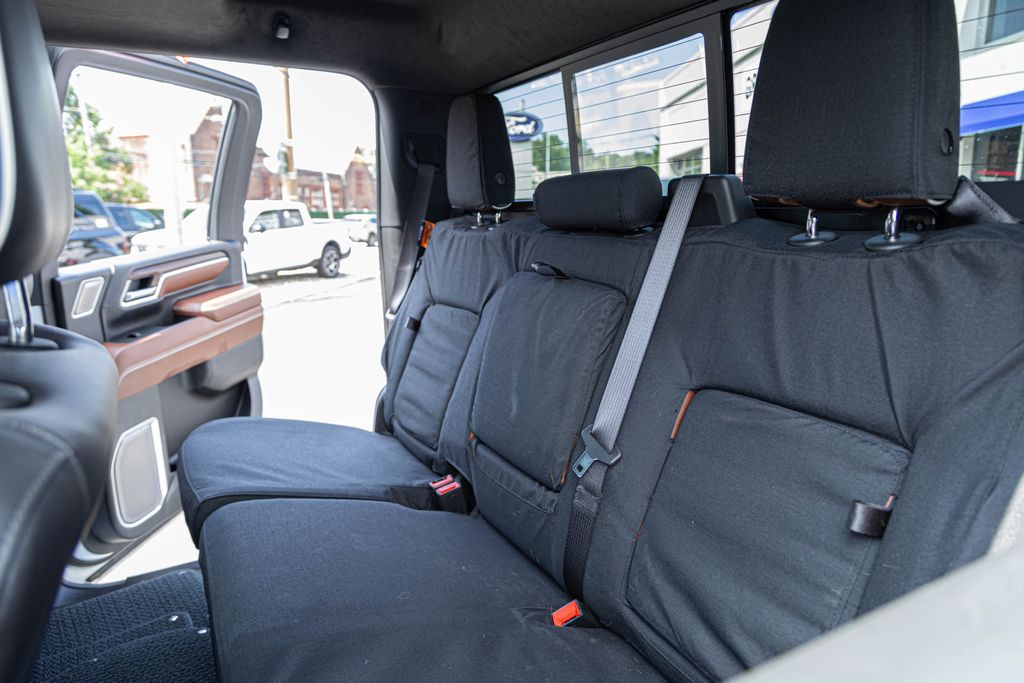 Used 2025 White GMC Denali Ultimate image 28