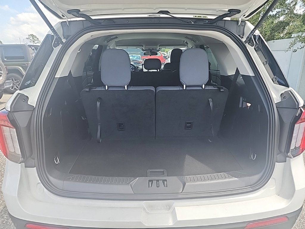 2026 White Metallic Ford Explorer Active RWD SUV