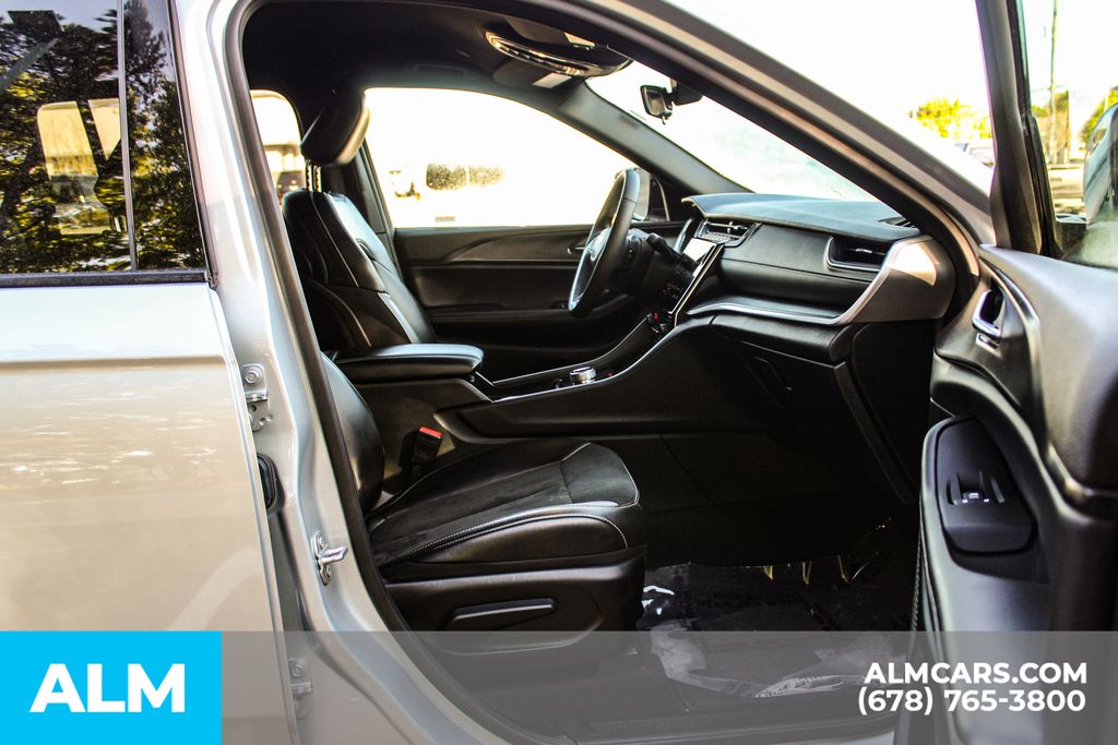 Used 2025 Silver Jeep Altitude image 21