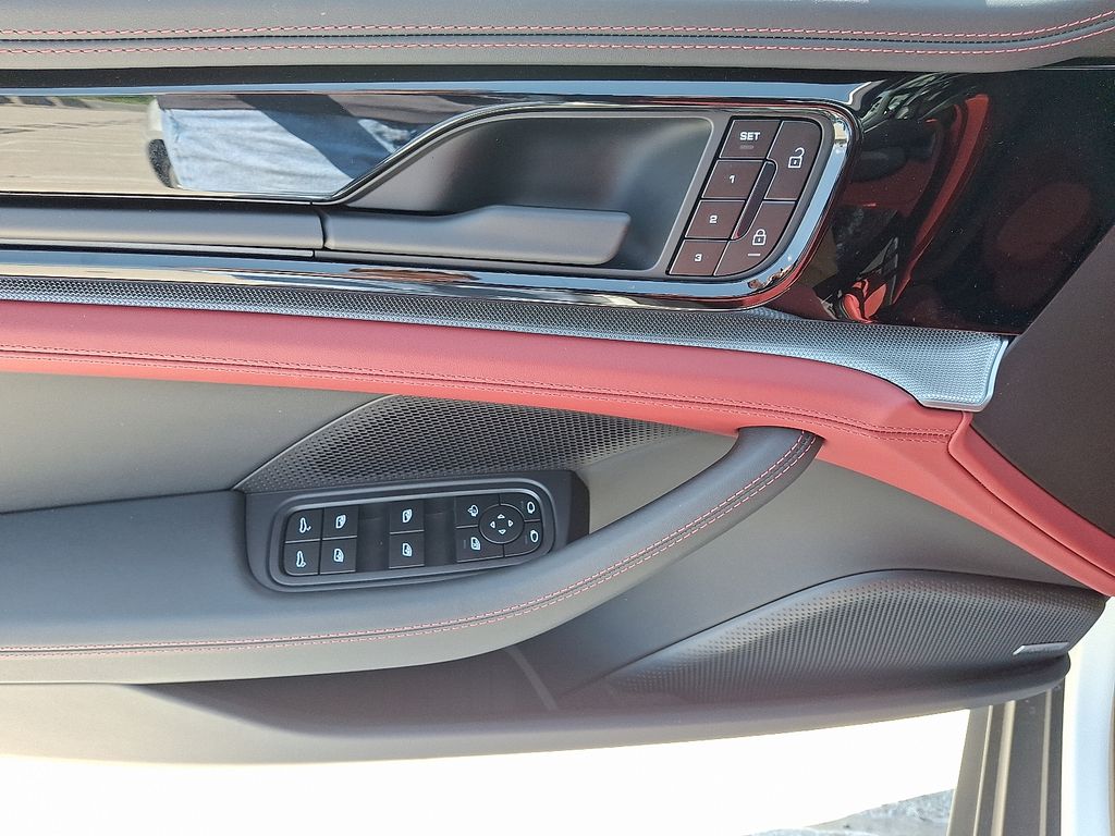 Thumbnail: 2025 Porsche Panamera - 14