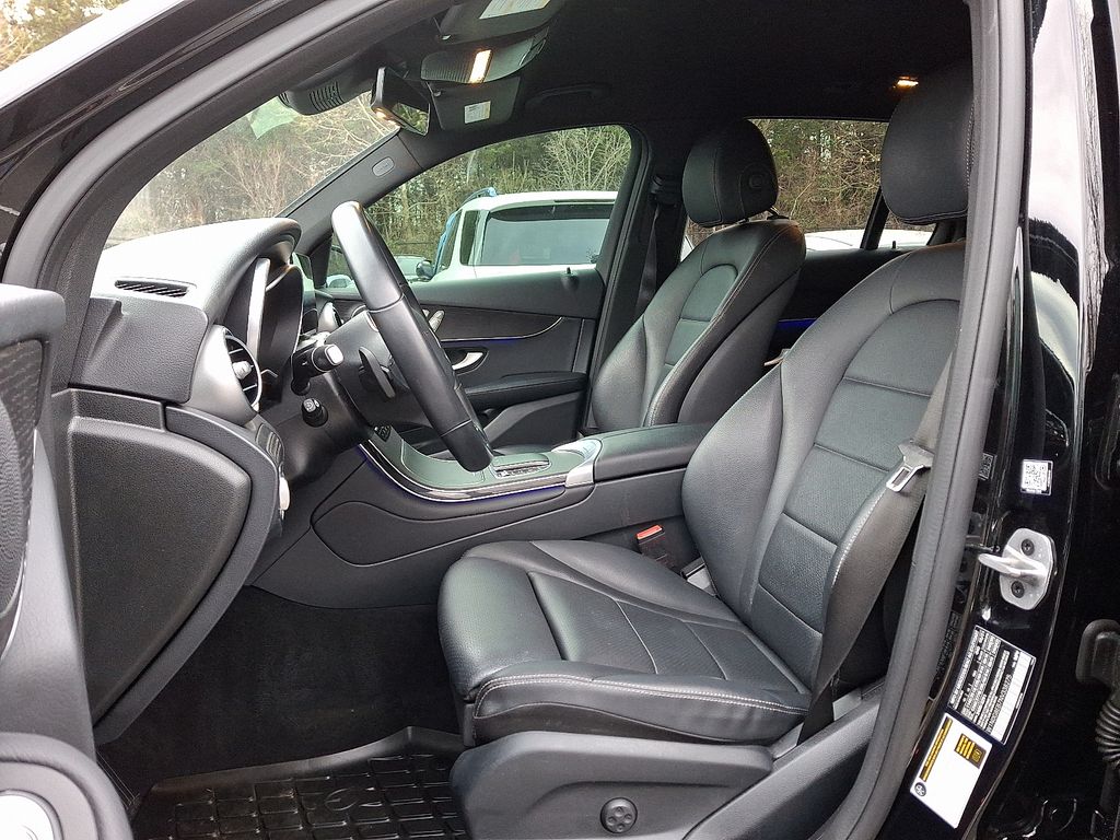 Thumbnail: 2022 Mercedes-Benz GLC - 13