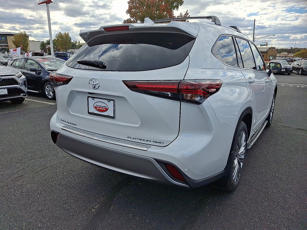 Thumbnail: 2026 Toyota Highlander - 4