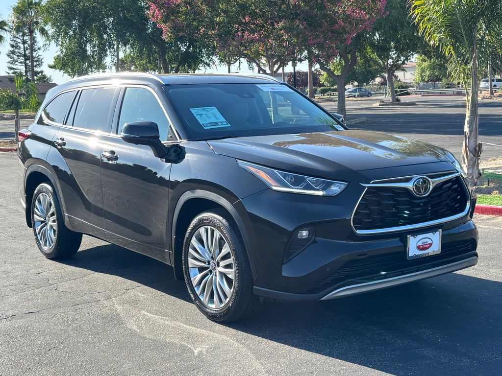 Thumbnail: 2024 Toyota Highlander - 3