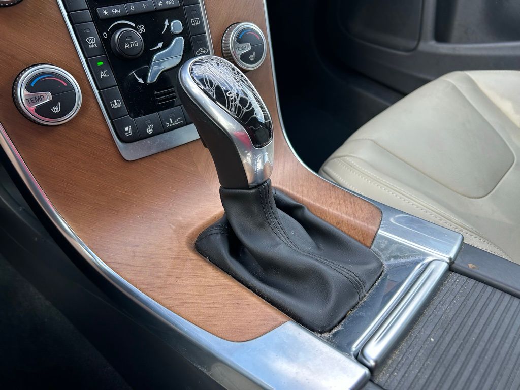 Thumbnail: 2016 Volvo S60 - 28