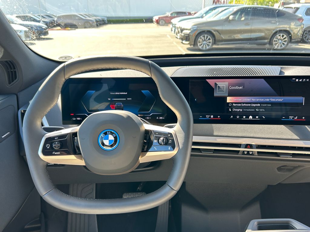 2025 BMW iX xDrive50 17