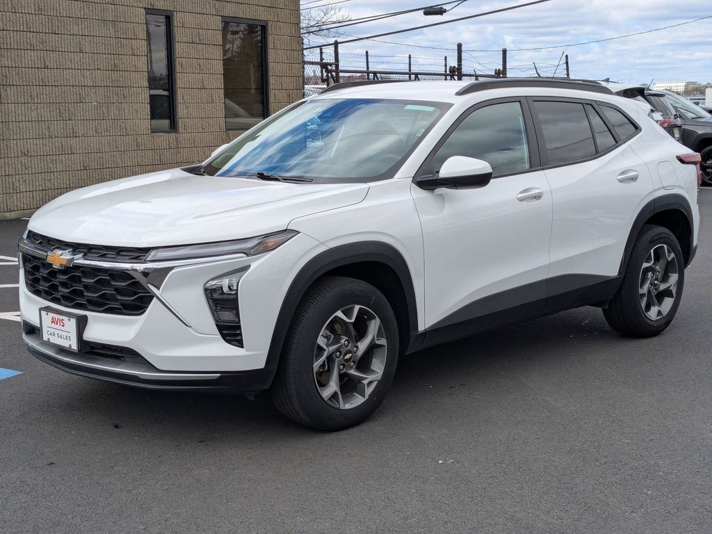 Summit White 2025 Chevrolet Trax LT FWD SUV / Crossover Front-Wheel Drive 6-Speed Automatic