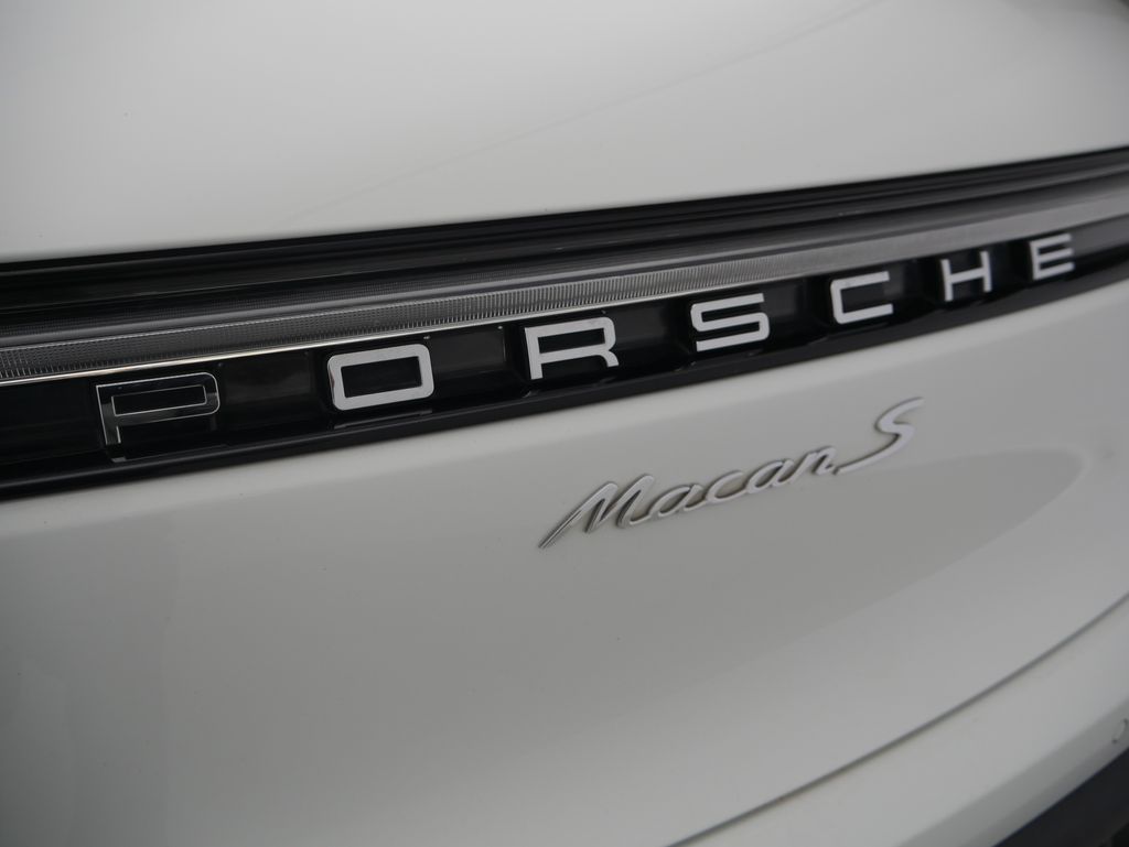 Thumbnail: 2023 Porsche Macan - 11