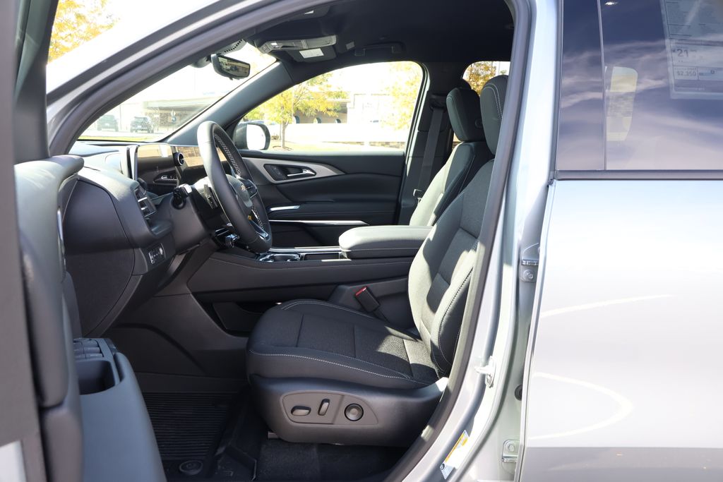 Thumbnail: 2026 Chevrolet Traverse - 14