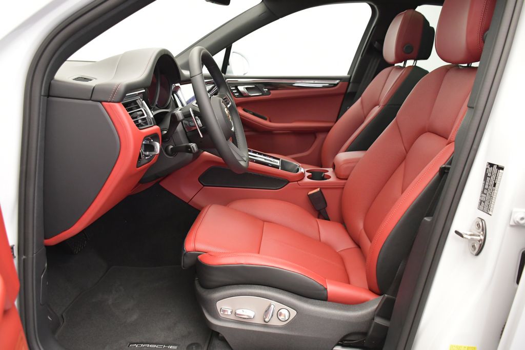 Thumbnail: 2026 Porsche Macan - 5