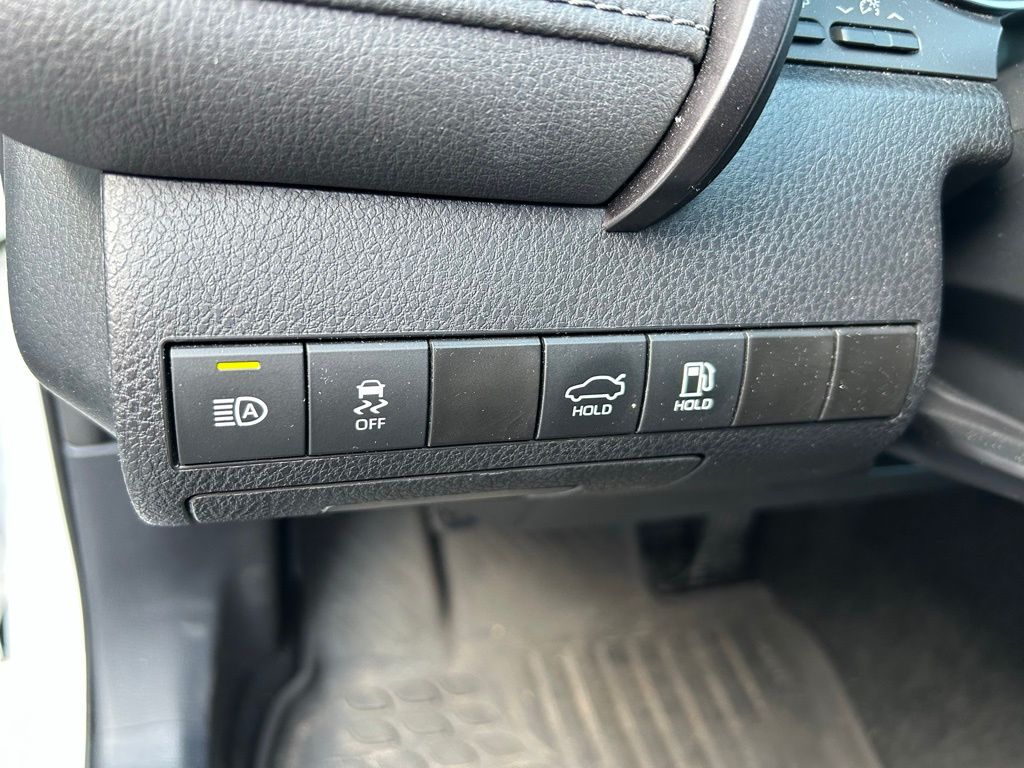 2023 Toyota Camry LE 18