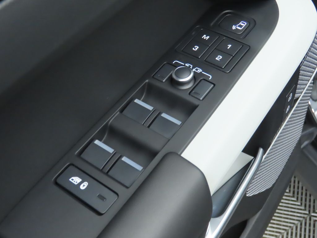 Thumbnail: 2022 Land Rover Defender - 24