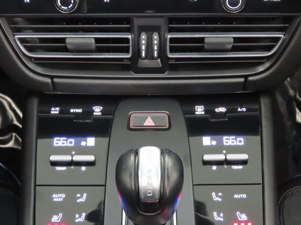 Thumbnail: 2023 Porsche Macan - 25