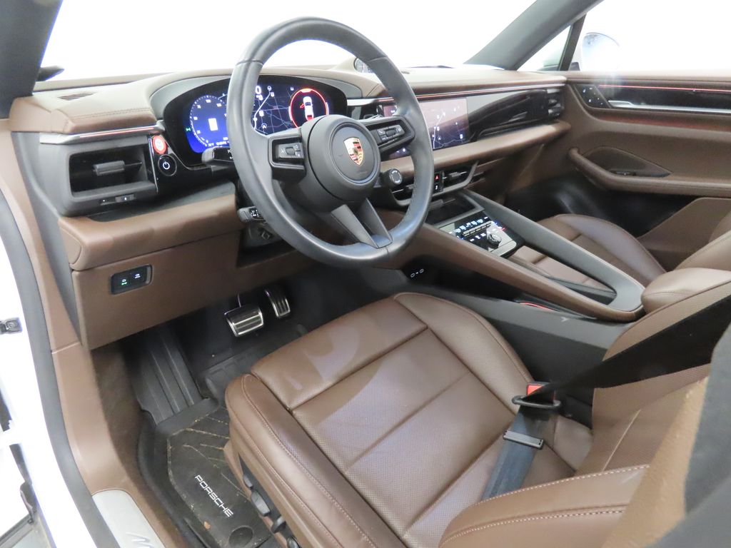 Thumbnail: 2024 Porsche Macan - 4