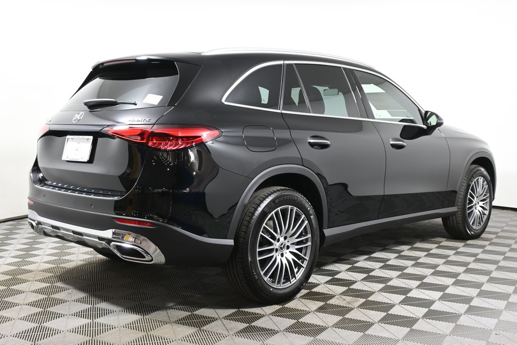 2025 Mercedes-Benz GLC 300 7