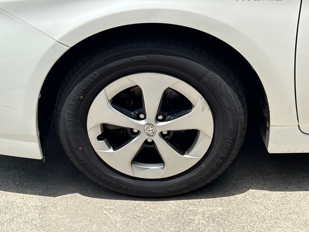 Used 2014 White Toyota Two image 12