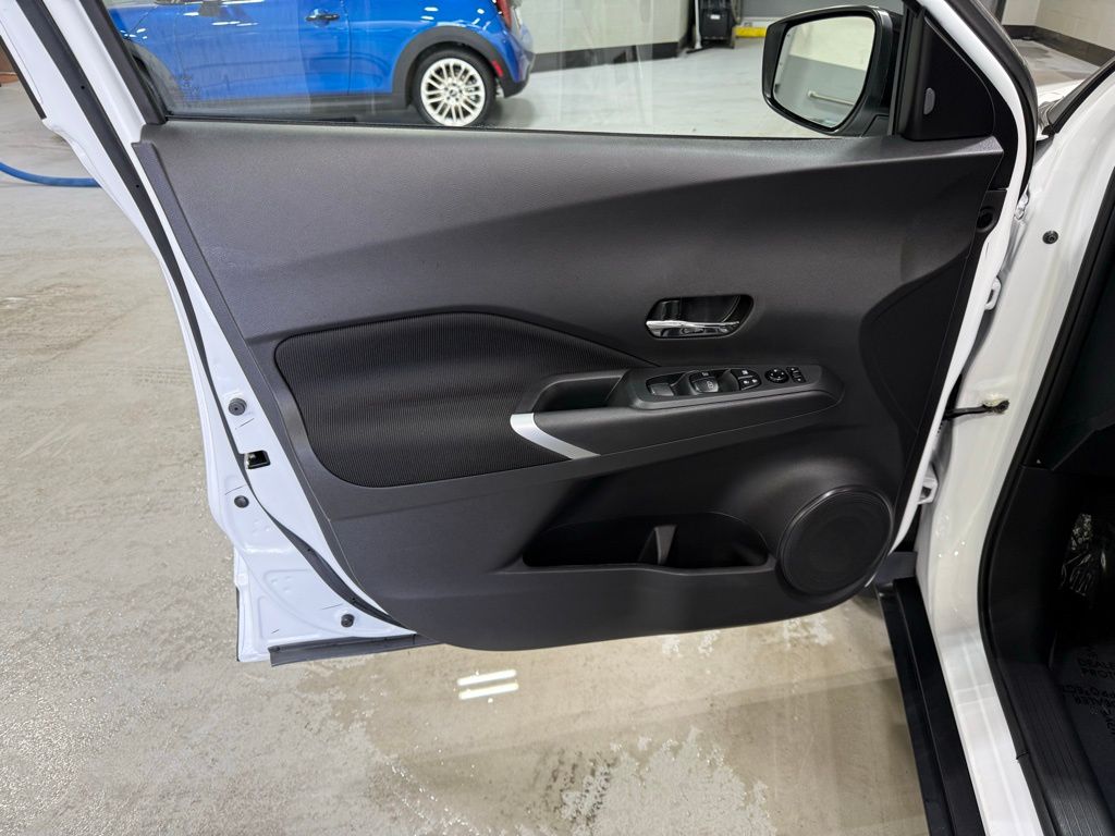 2022 Nissan Kicks SV 10