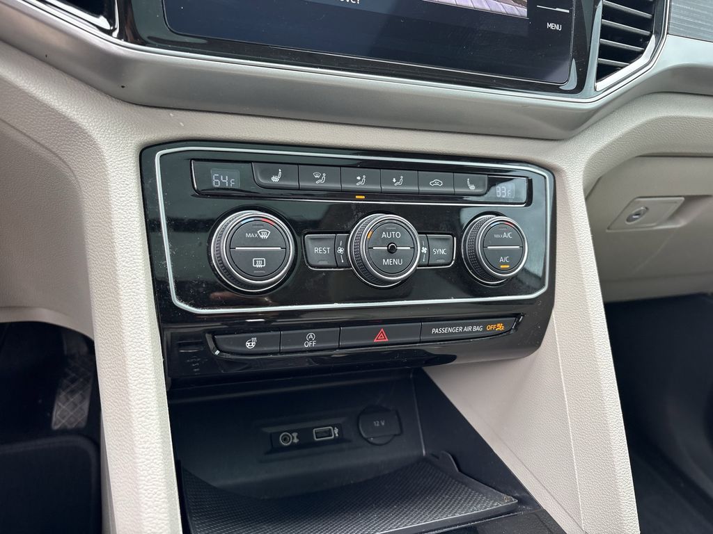 2019 Volkswagen Atlas SEL White at Durrett Motor Company
