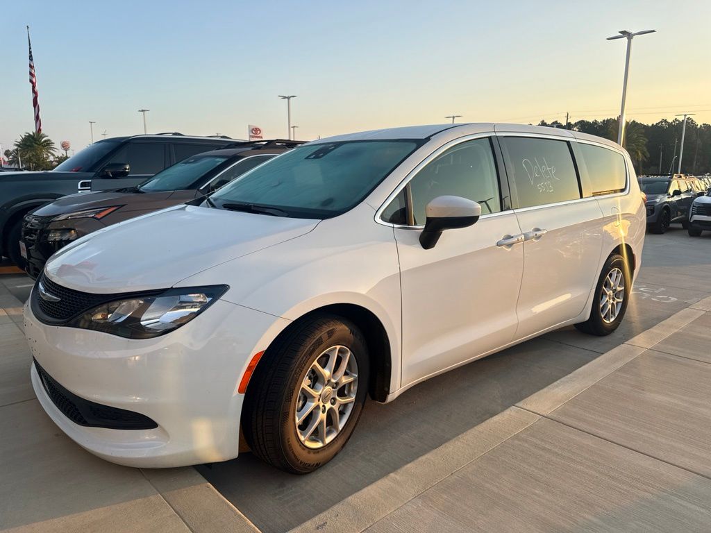  2023 Chrysler Voyager LX FWD   