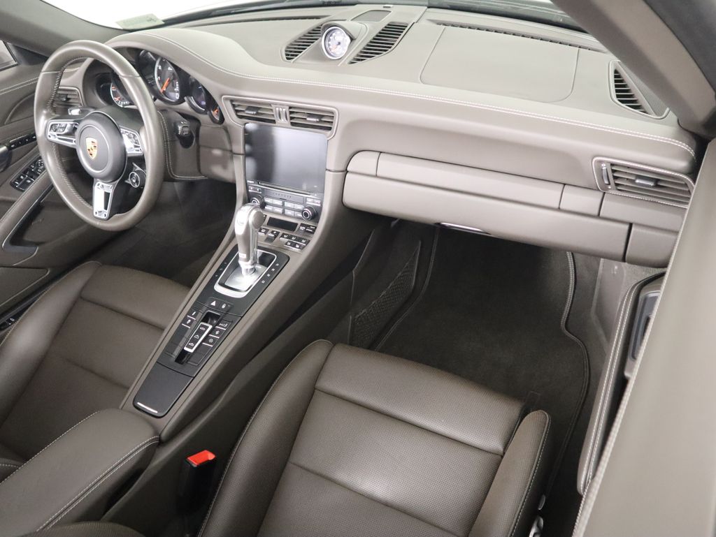 Thumbnail: 2017 Porsche 911 - 25