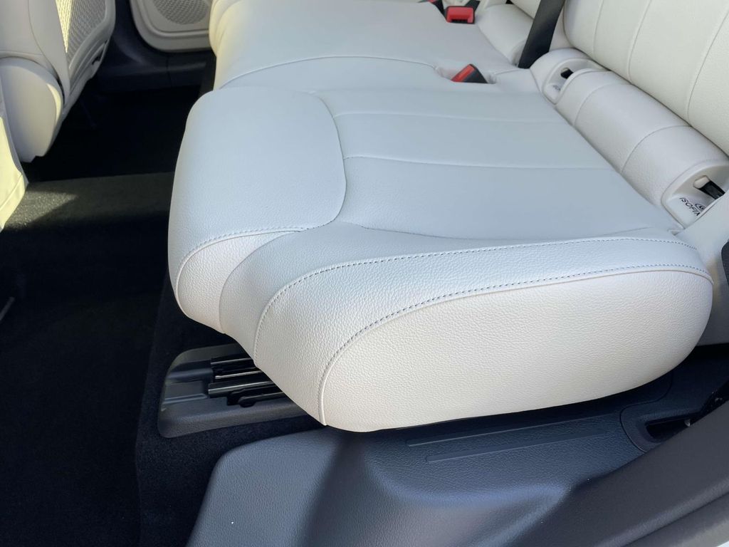 Thumbnail: 2025 Mercedes-Benz GLB - 13