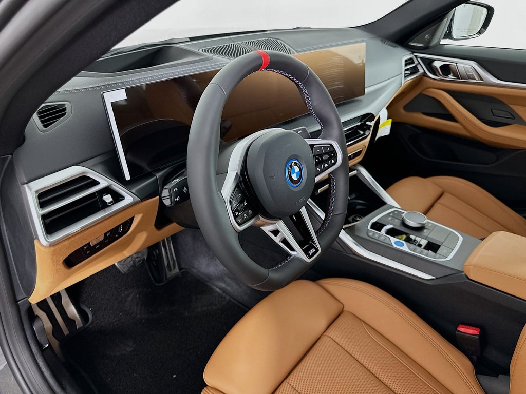 Thumbnail: 2025 BMW i4 - 9