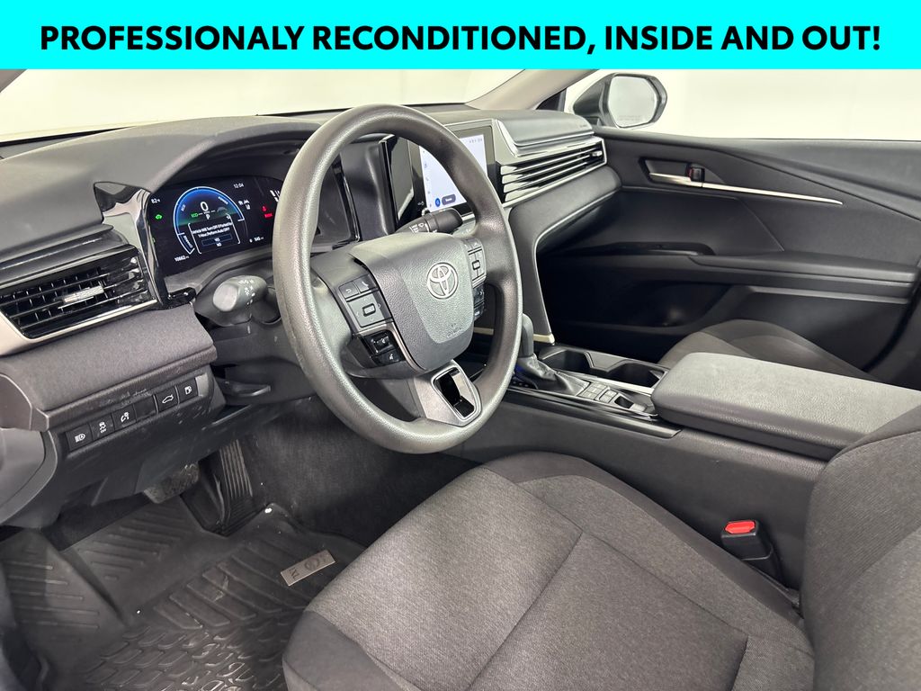 View vehicle photo 7