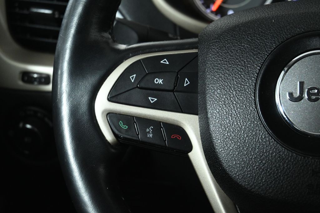 Thumbnail: 2016 Jeep Cherokee - 18