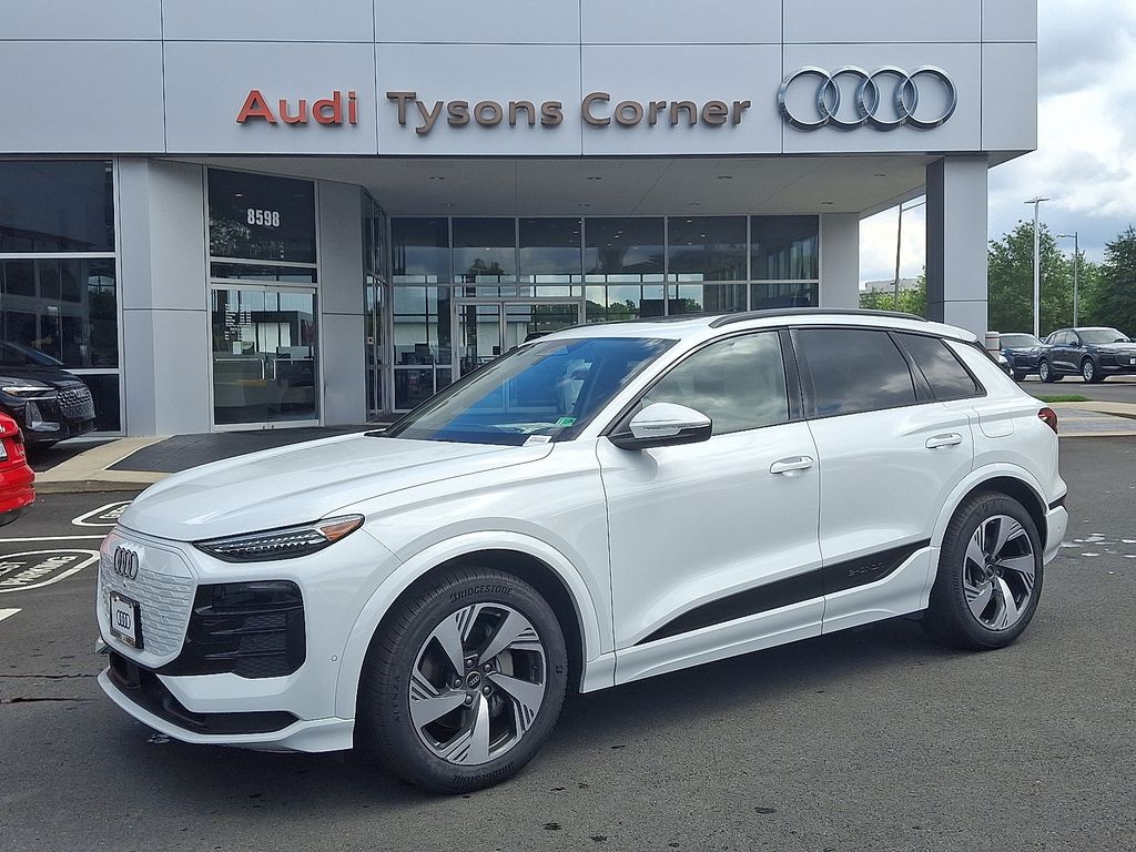2025 Audi e-tron Premium -
                Vienna, VA