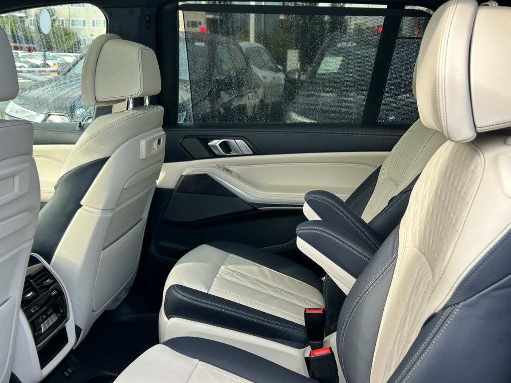 Thumbnail: 2022 BMW X7 - 30