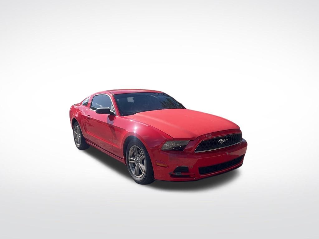 Used 2014 Red Ford V6 image 2
