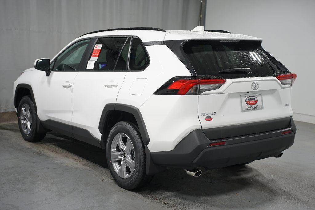 2025 Toyota RAV4 XLE 6