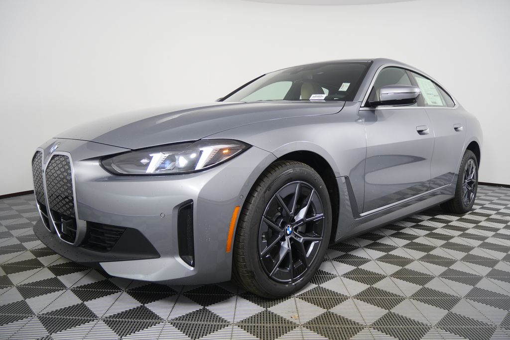 Thumbnail: 2026 BMW i4 - 7