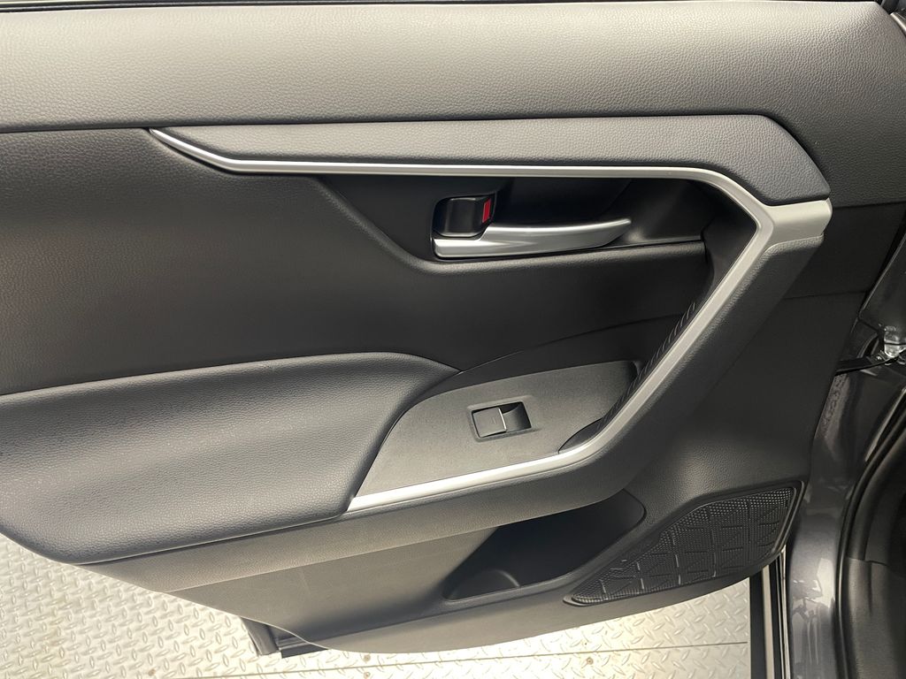 Thumbnail: 2025 Toyota RAV4 - 32